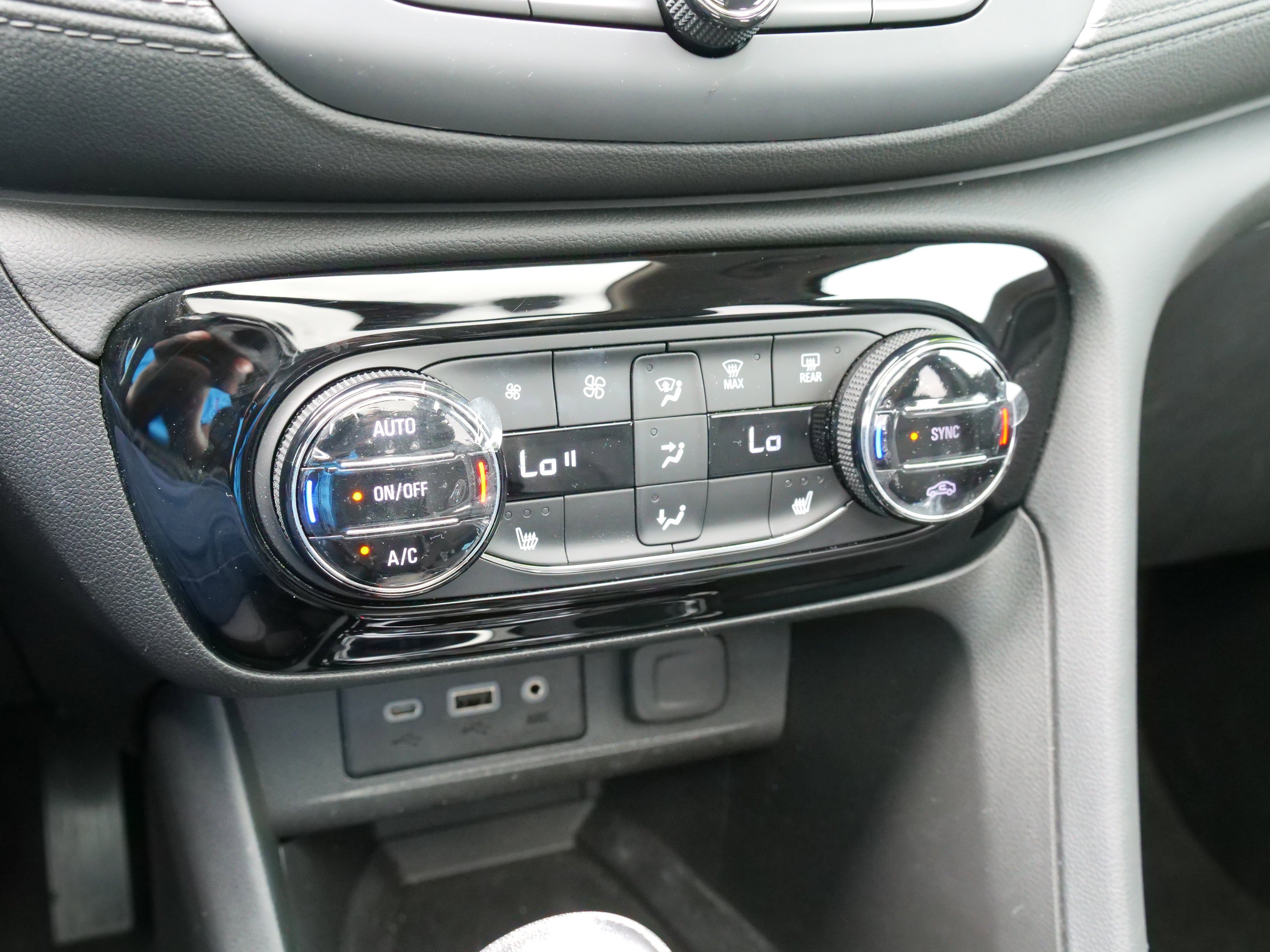 Certified 2023 Buick Encore GX Select w/ Experience Buick Package image 24