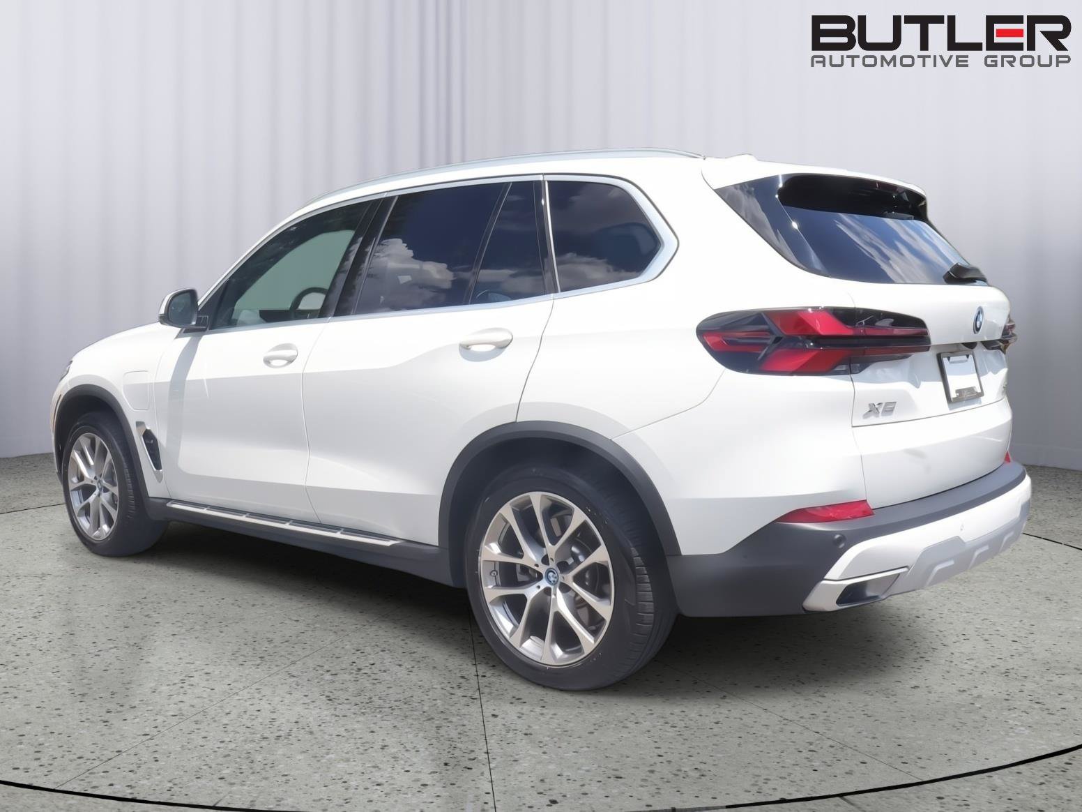 Used 2024 BMW X5 xDrive50e AWD/4WD image 4