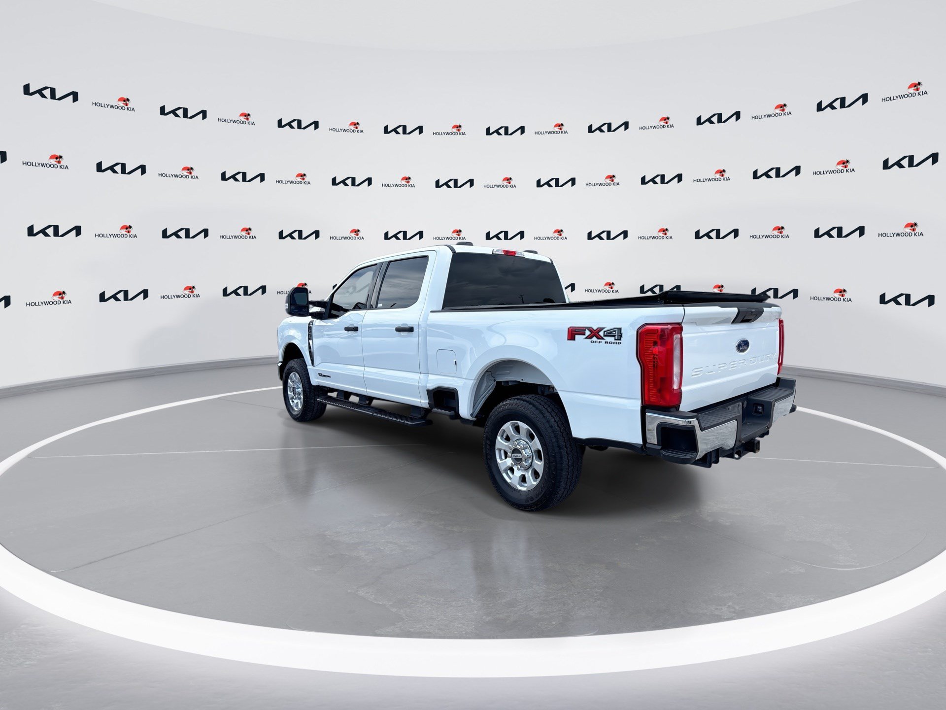 Used 2023 Ford F250 XLT w/ FX4 Off-Road Package AWD/4WD image 6