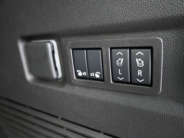 New 2025 Chevrolet Suburban Premier image 43