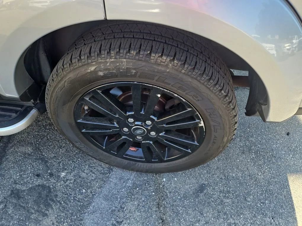 Used 2016 Land Rover LR4 HSE Silver Edition image 11