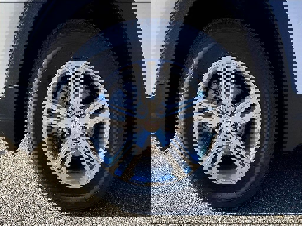 Used 2024 GMC Terrain SLE image 7