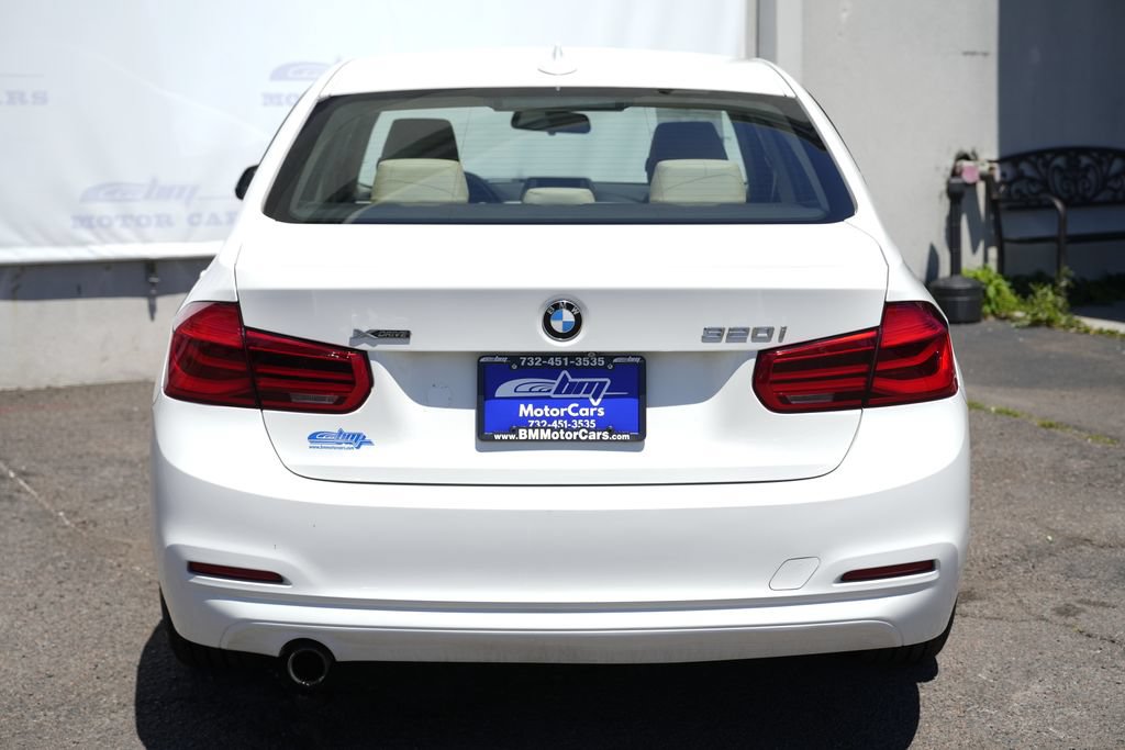 Used 2018 BMW 320i xDrive Sedan AWD/4WD image 6
