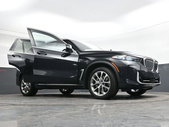 Used 2024 BMW X5 xDrive40i w/ Premium Package image 42