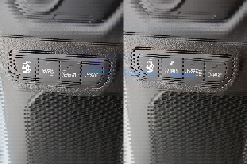 Used 2024 Jeep Wrangler Unlimited Rubicon 4xe image 30