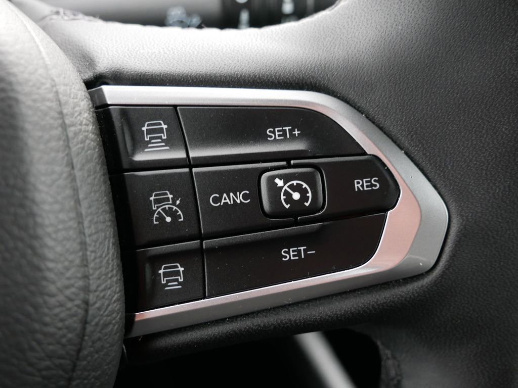 Used 2025 Jeep Compass Limited image 24