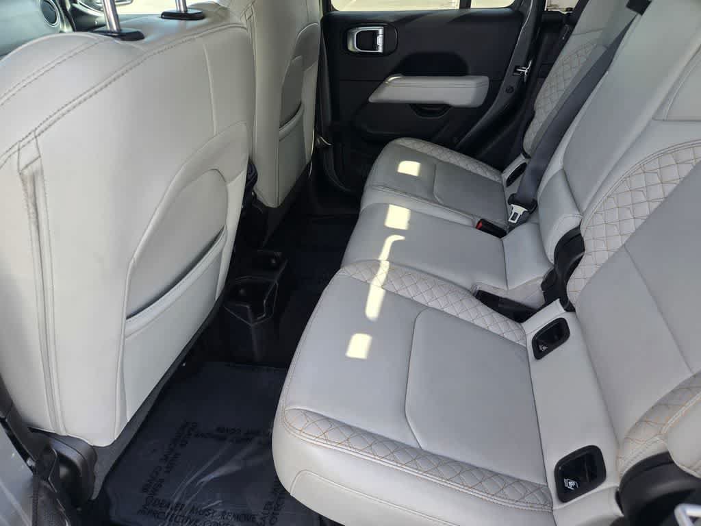 Used 2023 Jeep Gladiator Overland AWD/4WD image 12