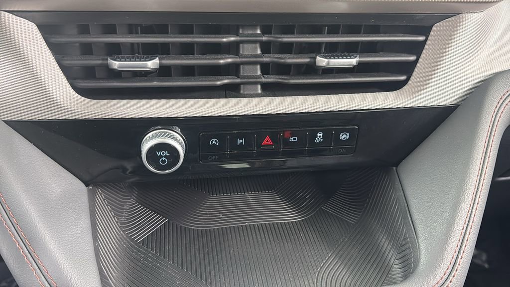 Used 2025 Ford Explorer Active image 18