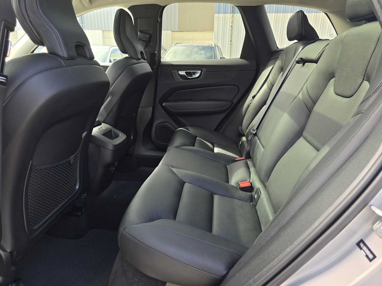 Used 2022 Volvo XC60 B5 Momentum w/ Advanced Package AWD/4WD image 15