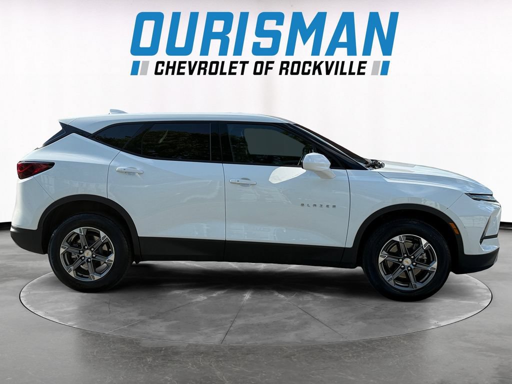 Used 2025 Chevrolet Blazer LT FWD image 7