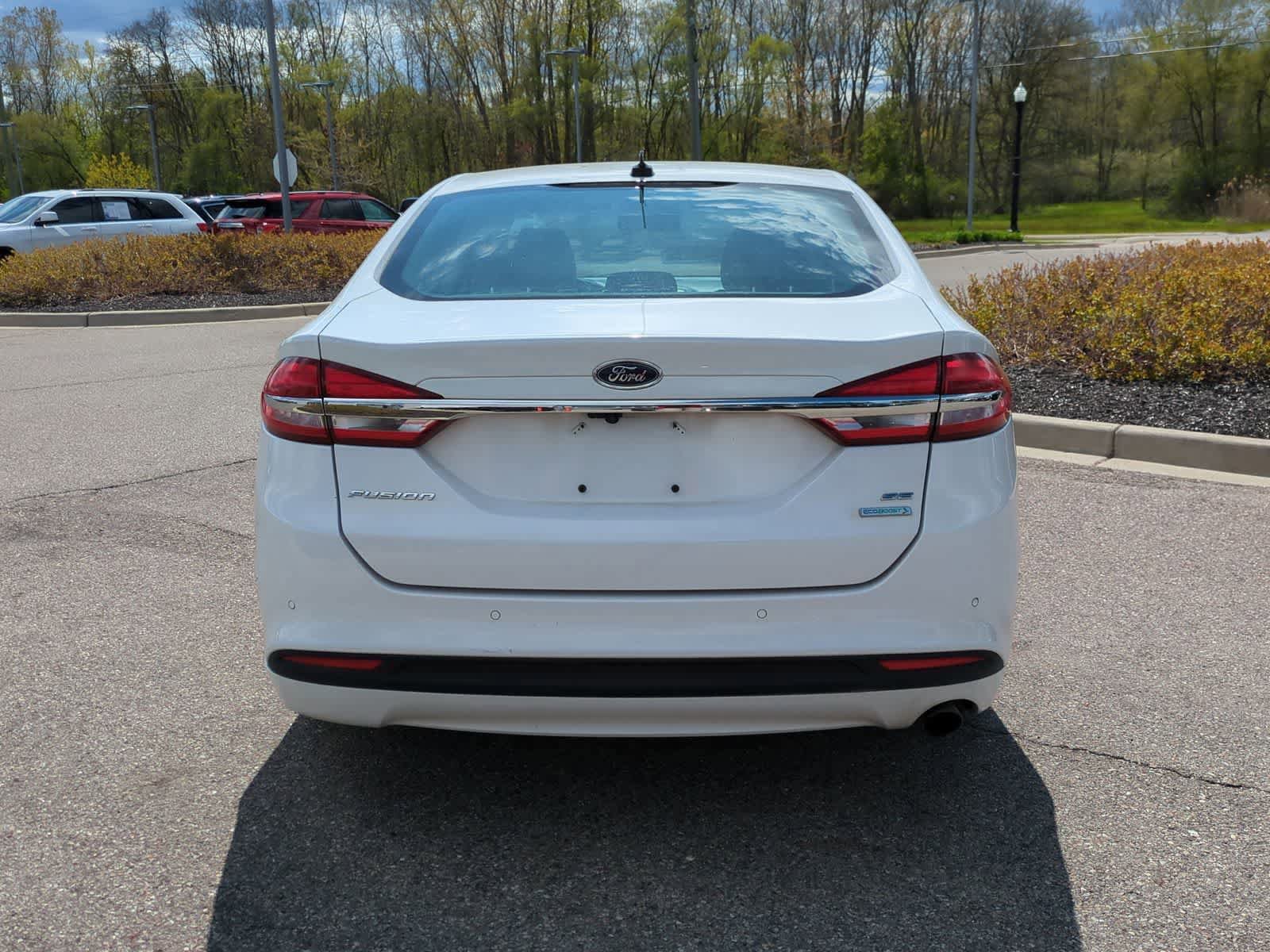 Used 2017 Ford Fusion SE w/ Fusion SE Technology Package FWD image 7