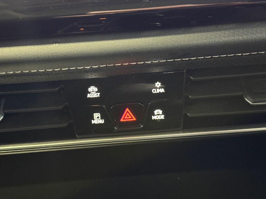 Used 2025 Volkswagen Atlas SE w/ Panoramic Sunroof Package image 16