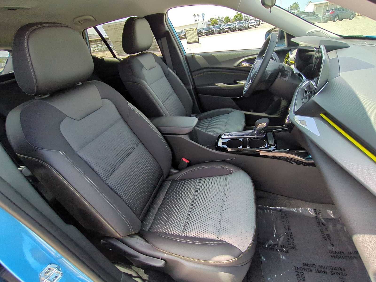 New 2026 Chevrolet Trax LT w/ Midnight Edition FWD image 26