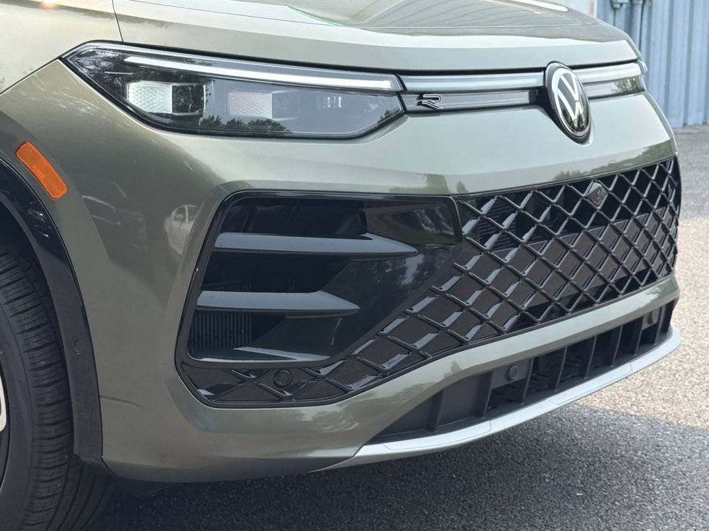 New 2026 Volkswagen Tiguan SEL R-Line AWD/4WD image 4