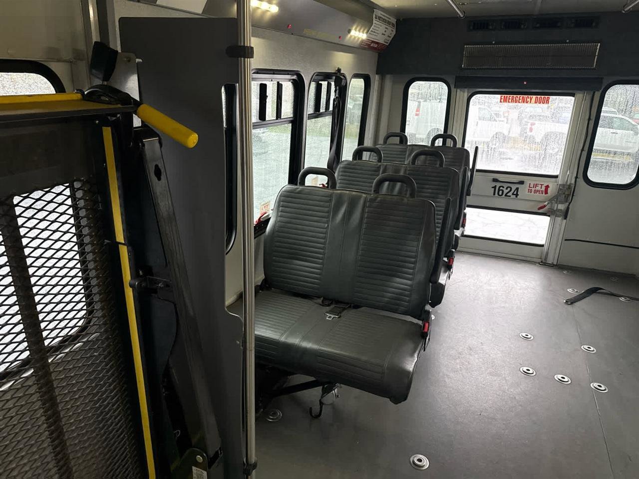 Used 2016 Chevrolet Express 4500 w/ Shuttle Bus Package RWD image 23