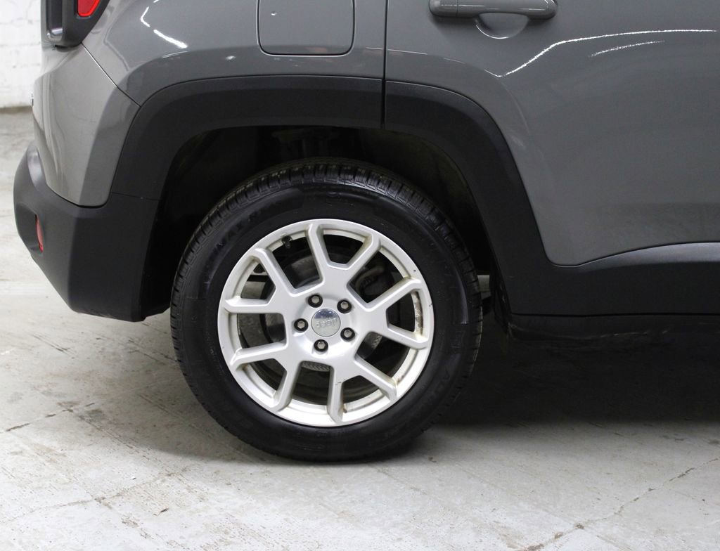 Used 2020 Jeep Renegade Latitude w/ Cold Weather Group image 33