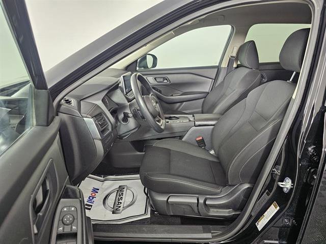 Used 2024 Nissan Rogue S image 23