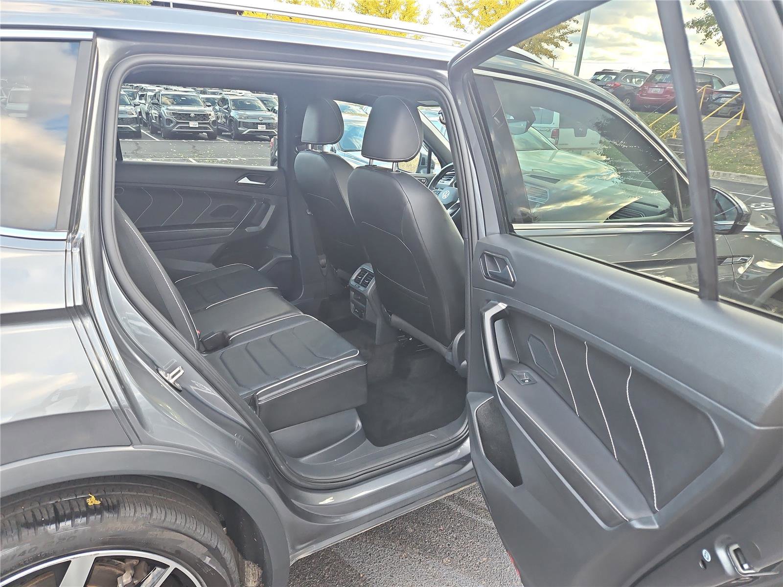 Certified 2023 Volkswagen Tiguan SEL R-Line image 31