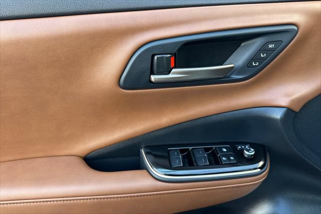 Certified 2025 Toyota Crown Signia image 12