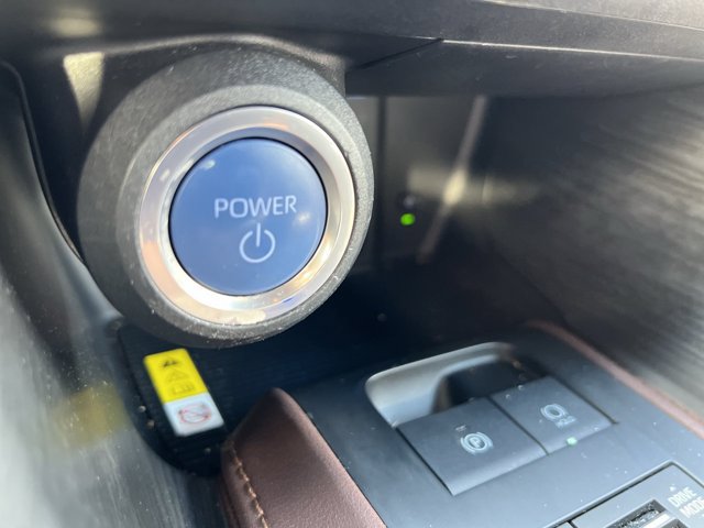 Used 2022 Toyota Venza XLE AWD/4WD image 17