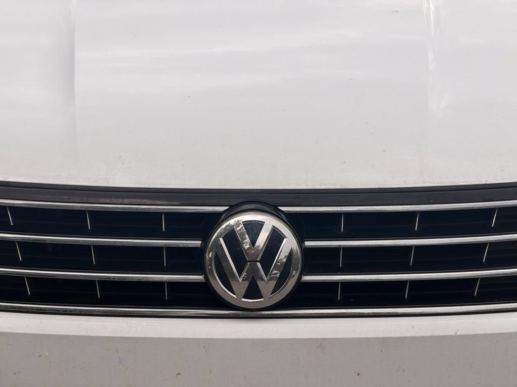 Used 2019 Volkswagen Passat 2.0T Wolfsburg FWD image 33