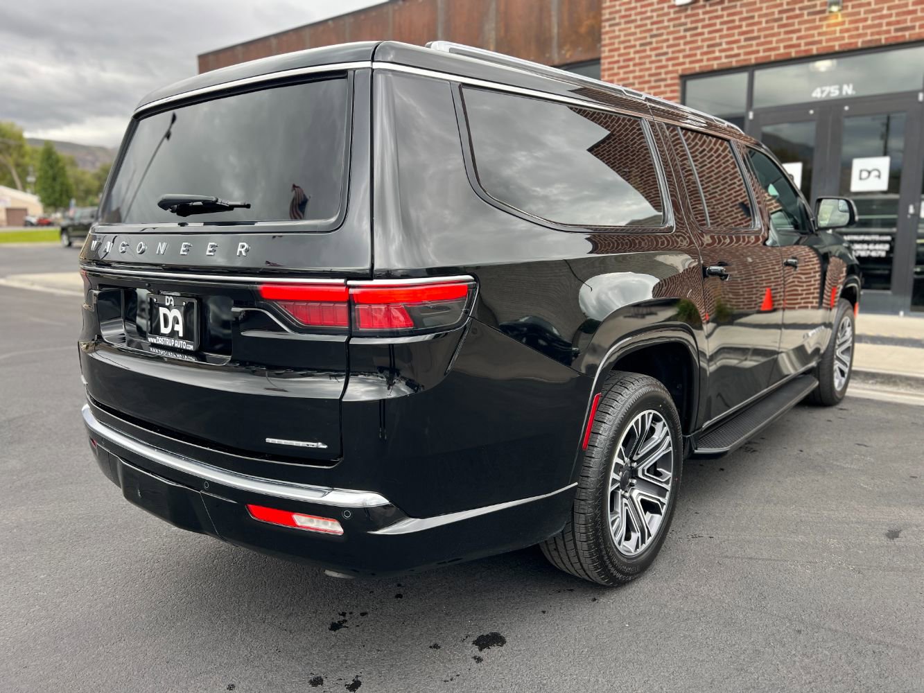 Used 2023 Jeep Wagoneer L Series II image 33