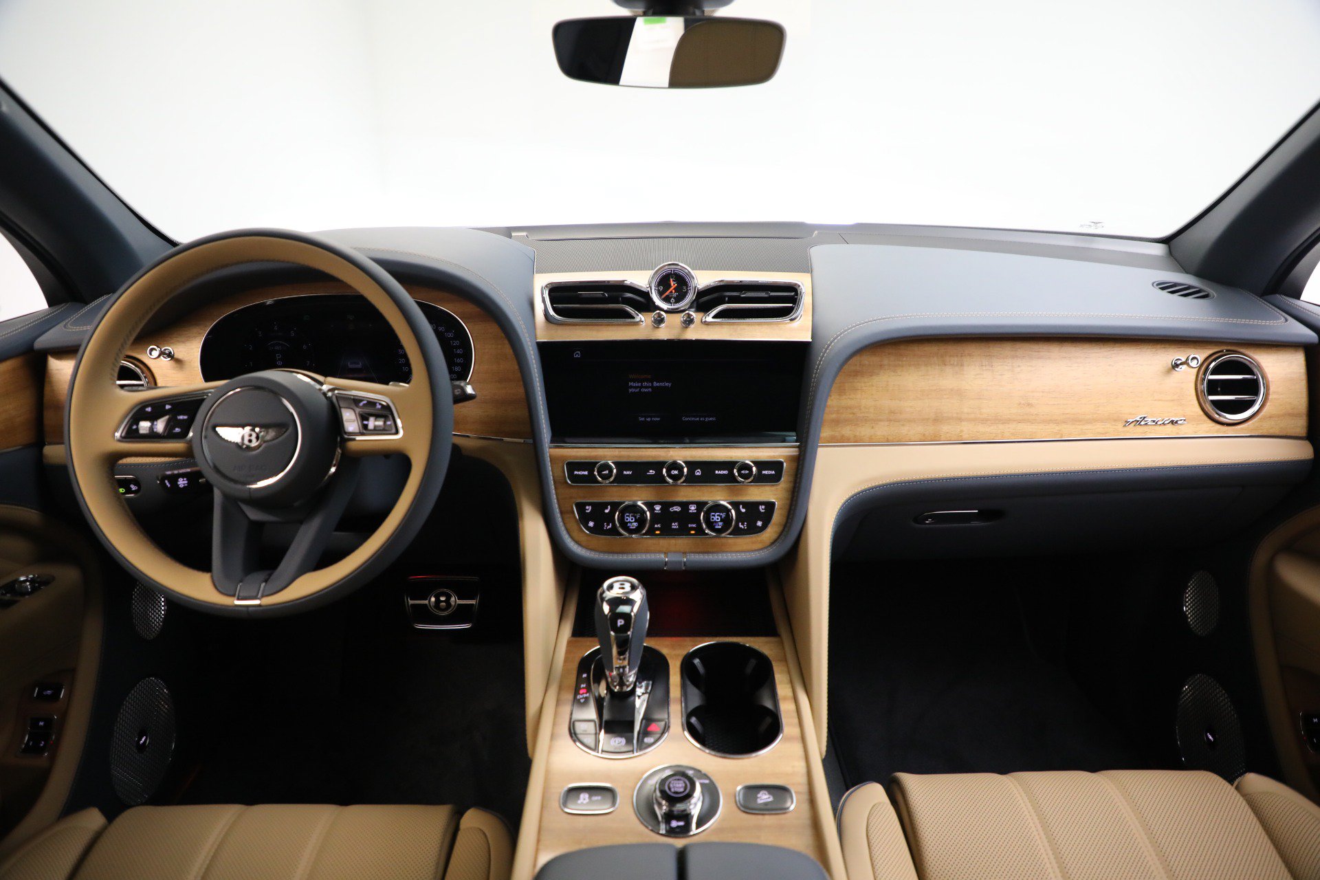 Certified 2025 Bentley Bentayga Extended Wheelbase AWD/4WD image 34