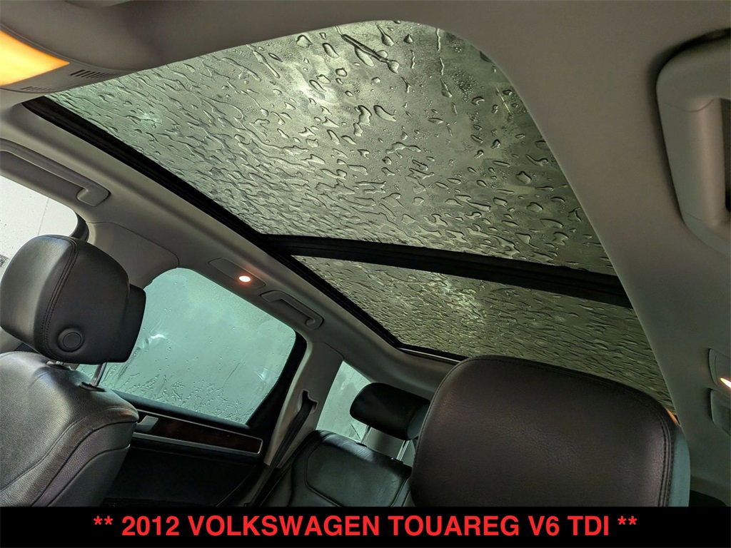 Used 2012 Volkswagen Touareg Sport image 2