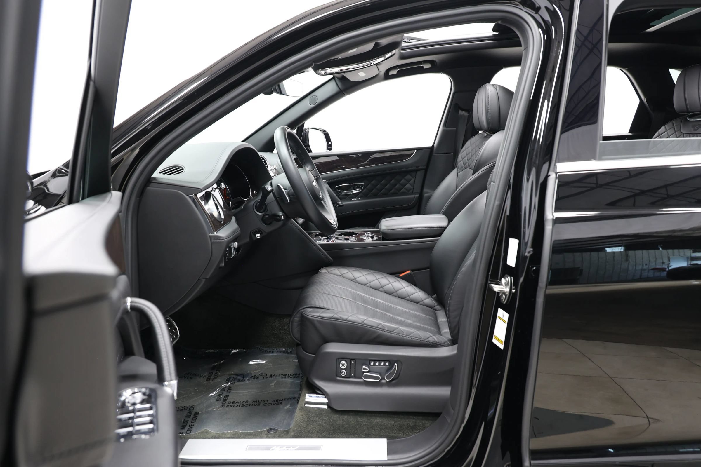 Used 2020 Bentley Bentayga Plug-In Hybrid AWD/4WD image 15