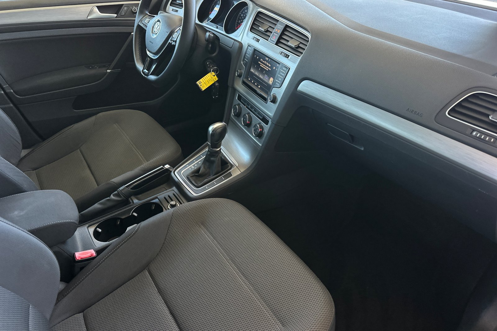 Used 2017 Volkswagen Golf S FWD image 15