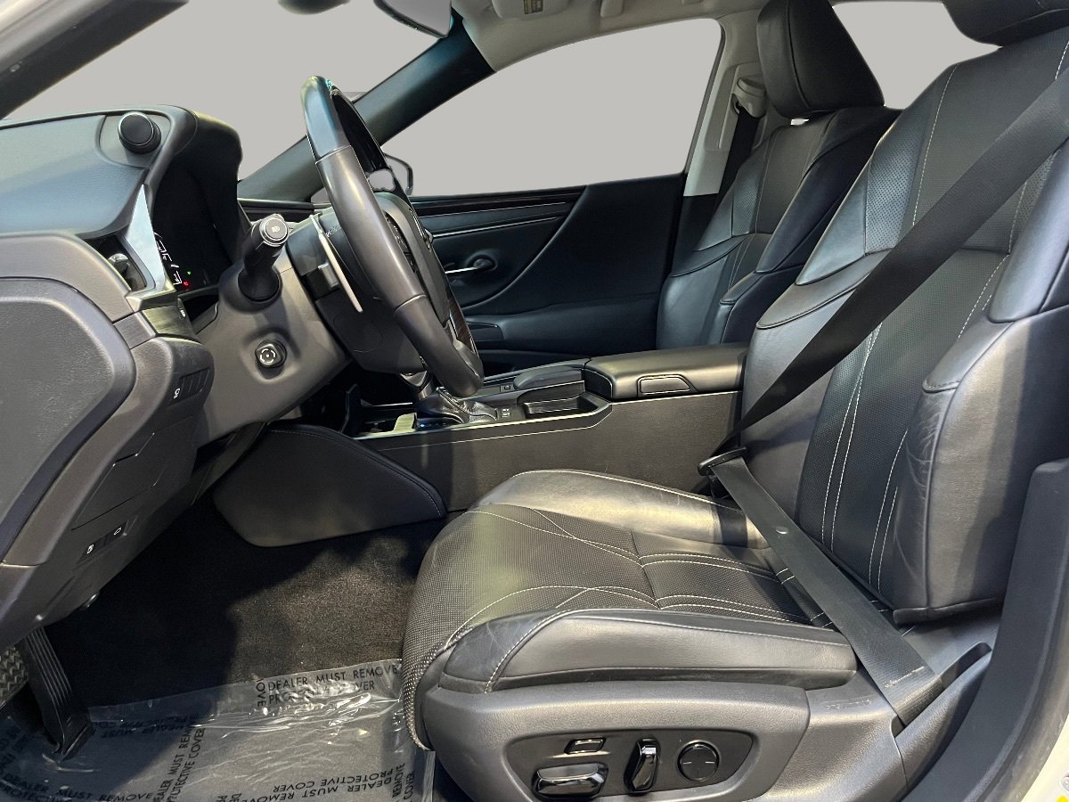 Used 2021 Lexus ES 300h w/ Accessory Package 2 image 16