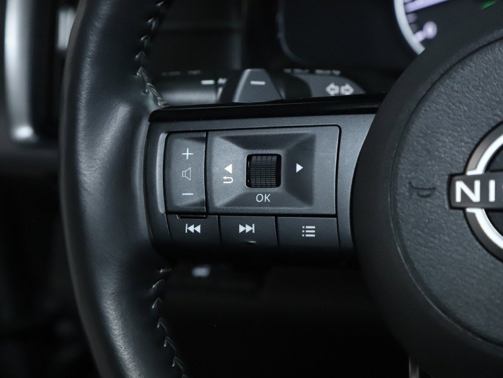 Certified 2025 Nissan Pathfinder SL image 23