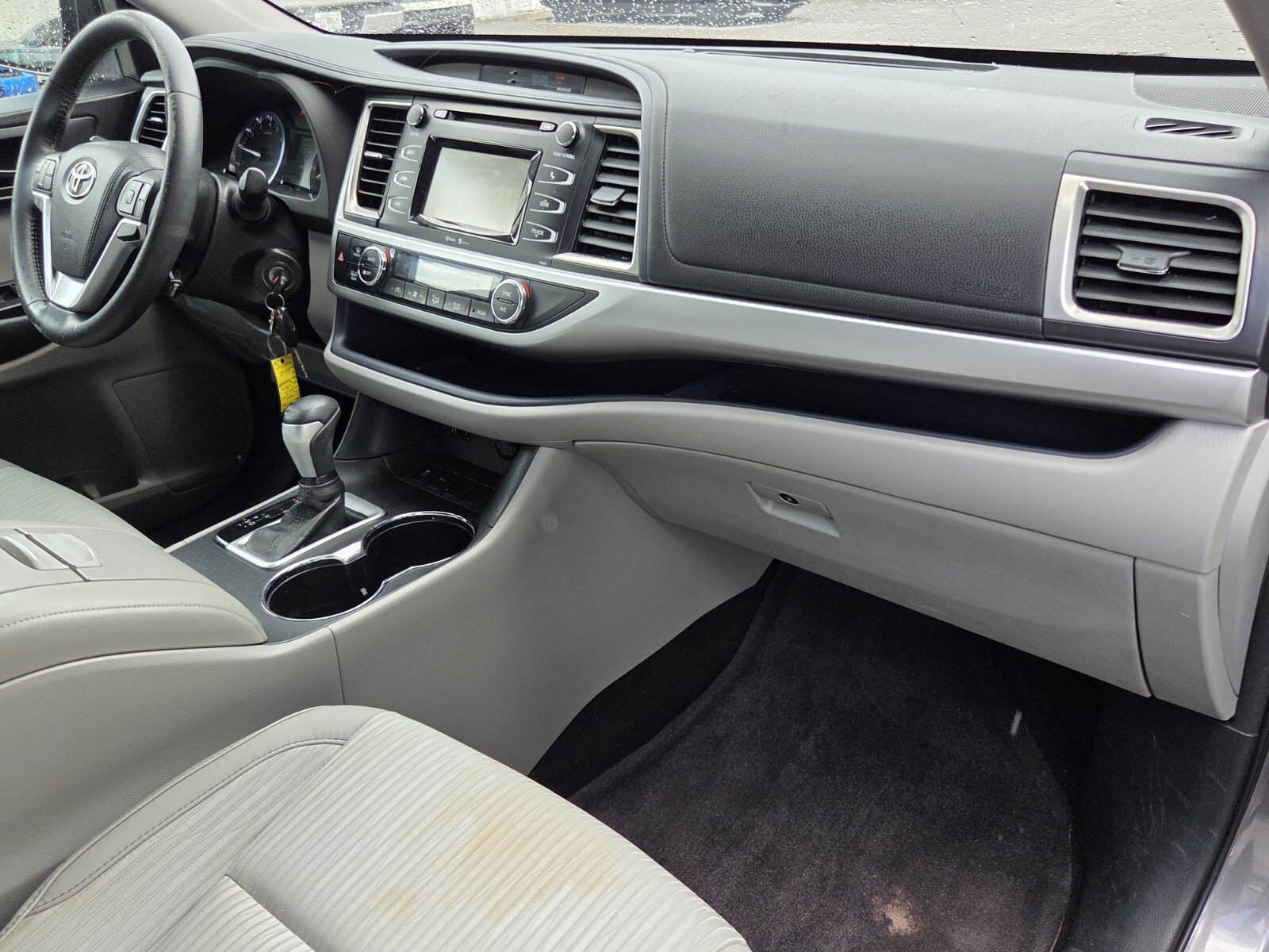 Used 2015 Toyota Highlander Plus FWD image 17