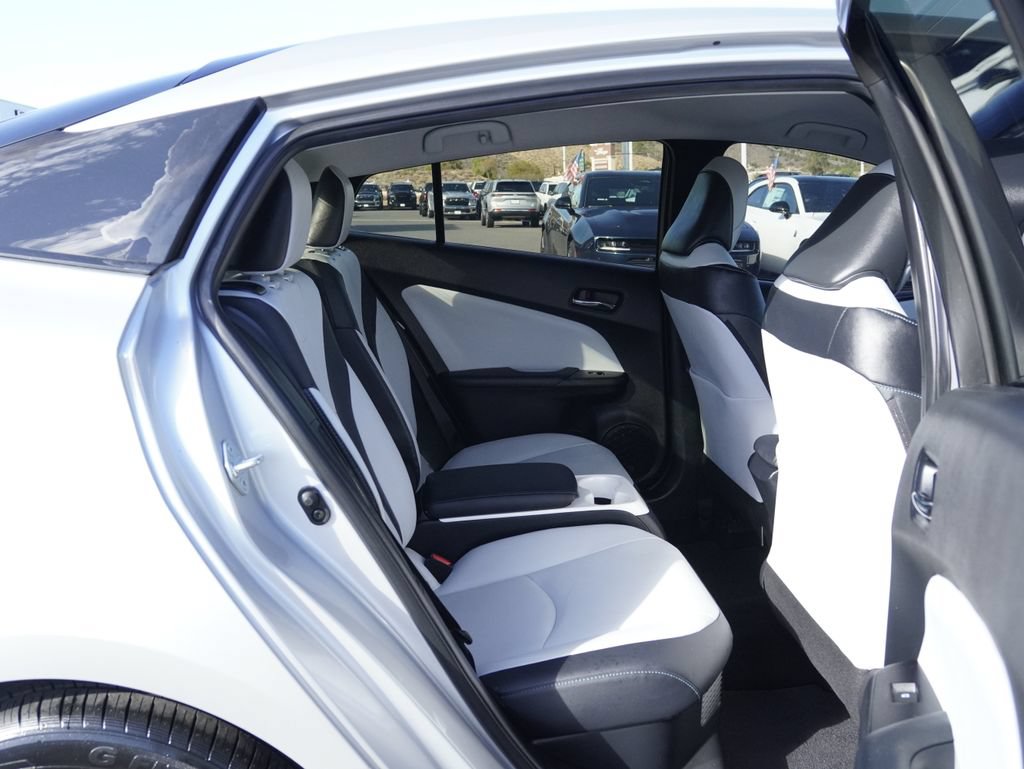 Used 2017 Toyota Prius Prime Advanced w/ Carpet Mat Package FWD image 30