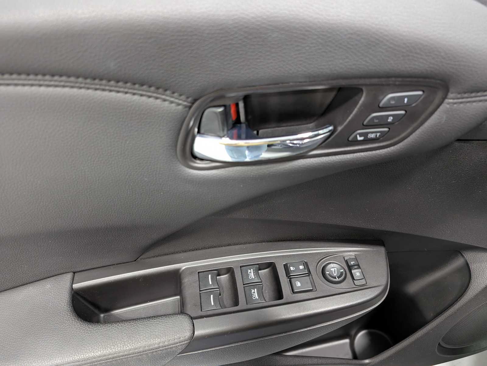 Used 2017 Acura RDX w/ Advance Package AWD/4WD image 38
