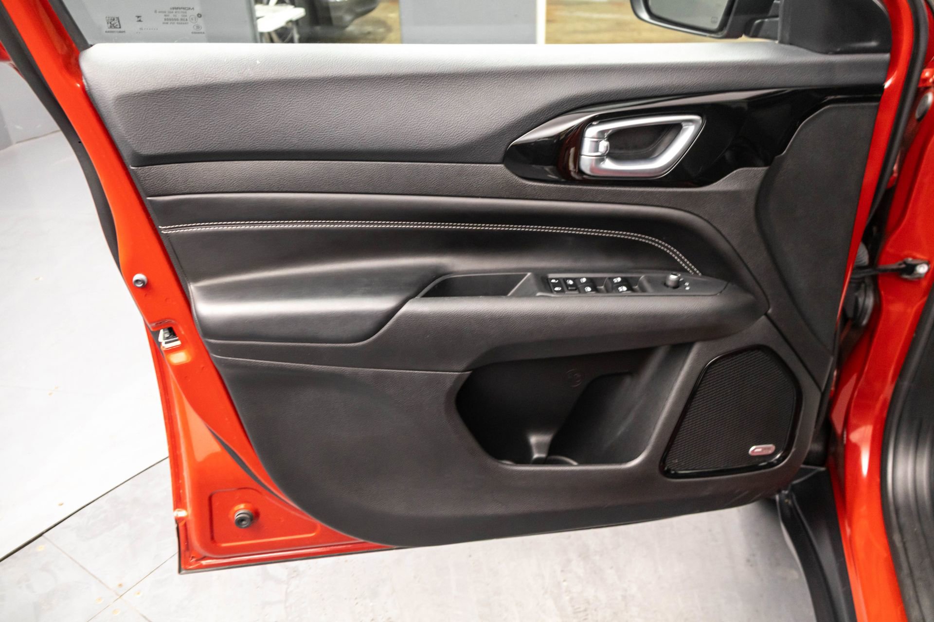 Used 2023 Jeep Compass Latitude w/ Sun and Sound Group AWD/4WD image 31