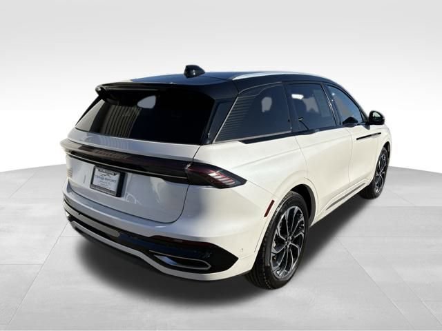 Used 2024 Lincoln Nautilus Reserve image 2