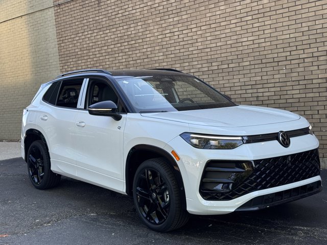 New 2026 Volkswagen Tiguan SE R-Line AWD/4WD image 2
