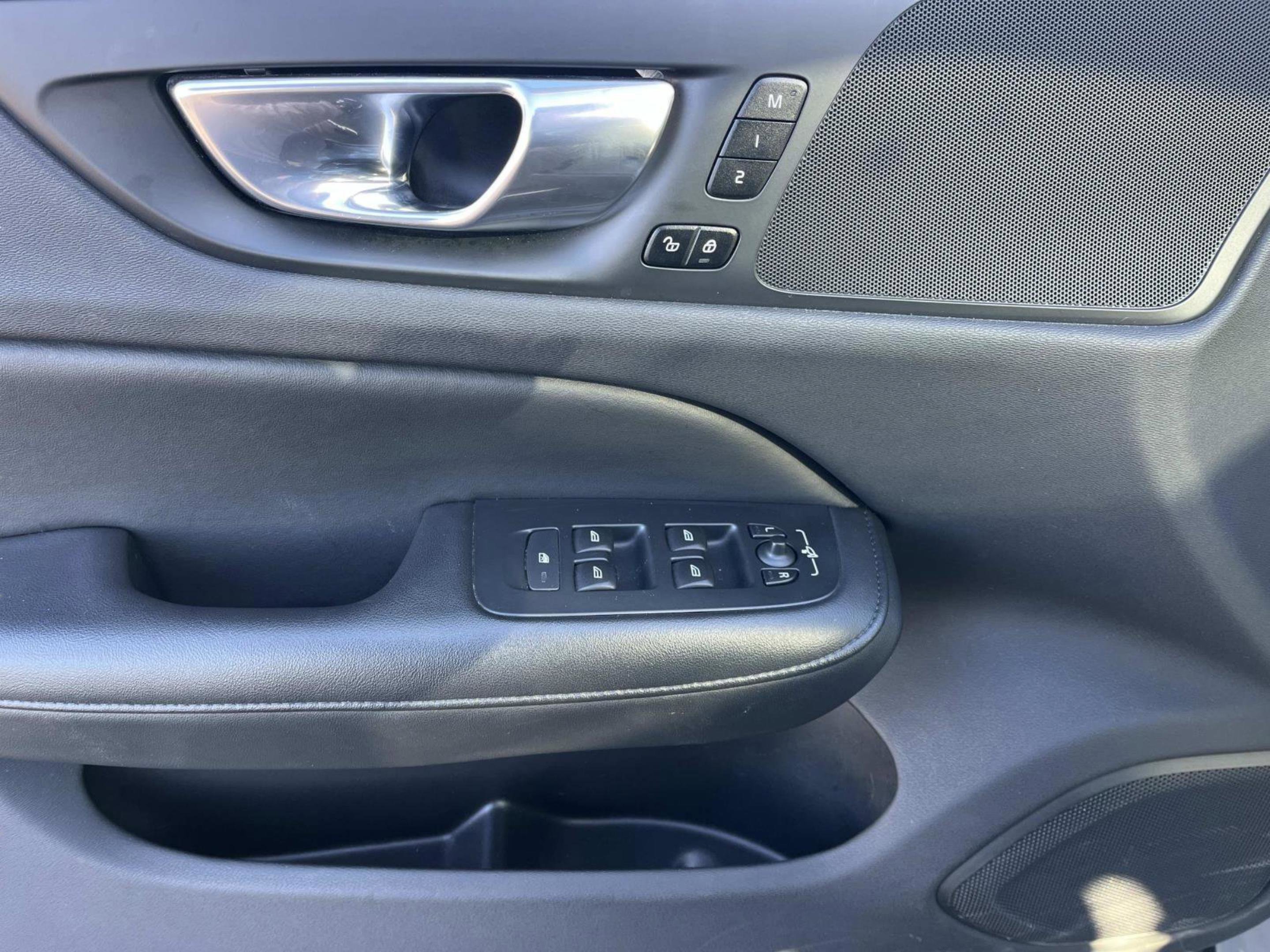 Used 2024 Volvo S60 B5 Core image 24