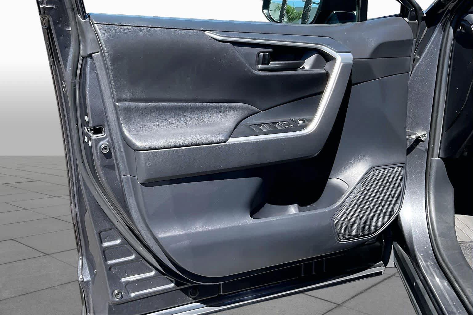 Used 2019 Toyota RAV4 LE w/ Carpet Mat Package FWD image 21