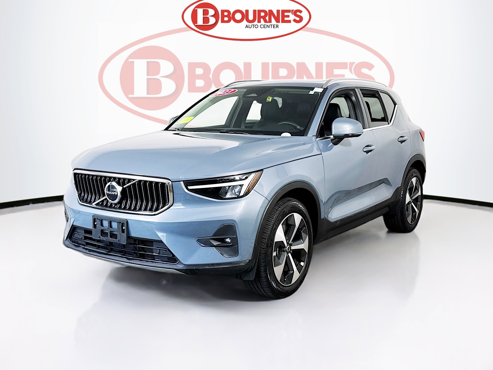 Used 2023 Volvo XC40 B5 Plus w/ Protection Package Premier AWD/4WD image 7