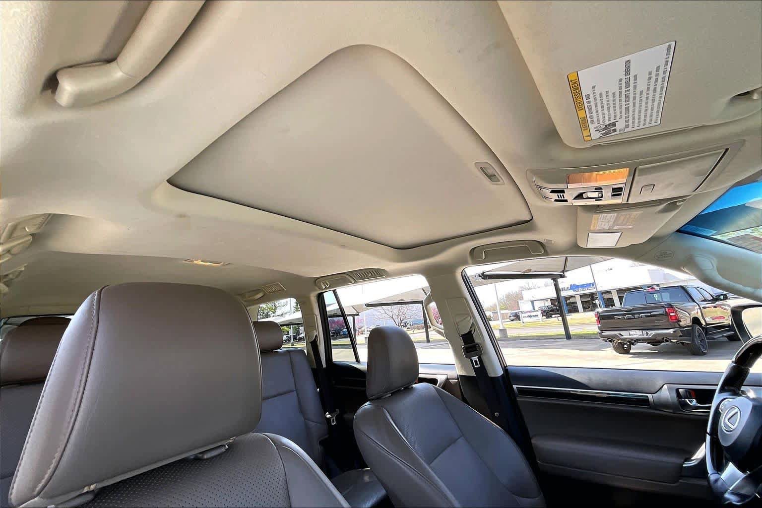 Used 2023 Lexus GX 460 Luxury w/ Accessory Package AWD/4WD image 14