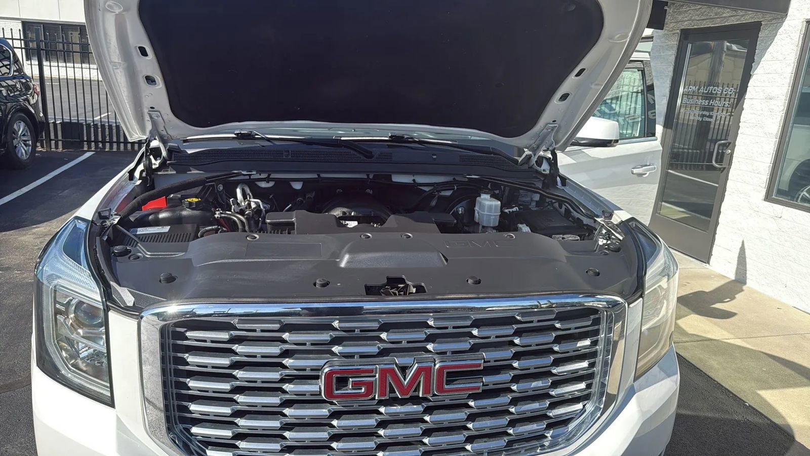 Used 2019 GMC Yukon XL Denali image 48