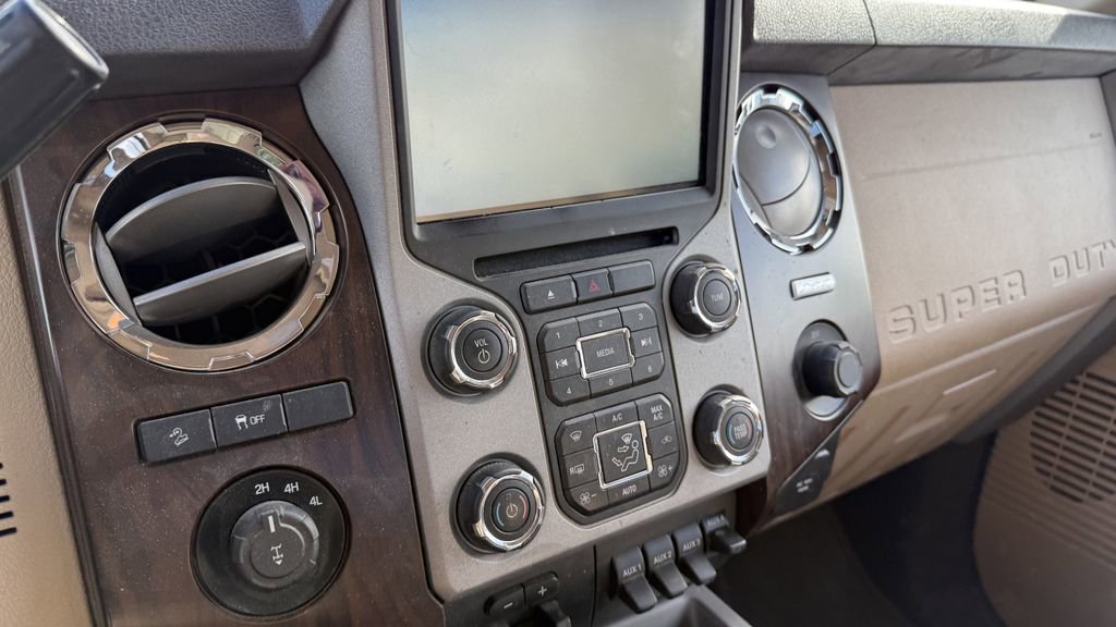 Used 2016 Ford F250 Lariat w/ Lariat Interior Package AWD/4WD image 5