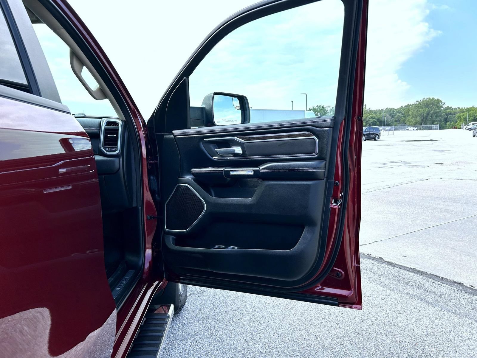 Used 2020 RAM 1500 Laramie AWD/4WD image 17