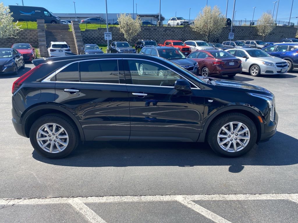 Used 2023 Cadillac XT4 Luxury w/ Cold Weather Package FWD image 2