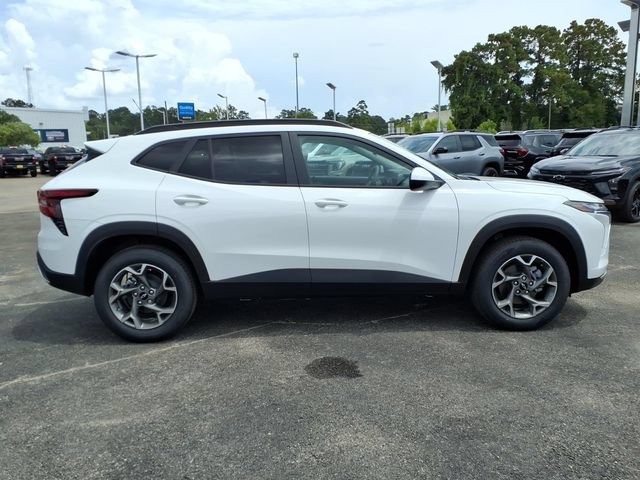 New 2026 Chevrolet Trax LT w/ LPO, Blackout Package FWD image 4