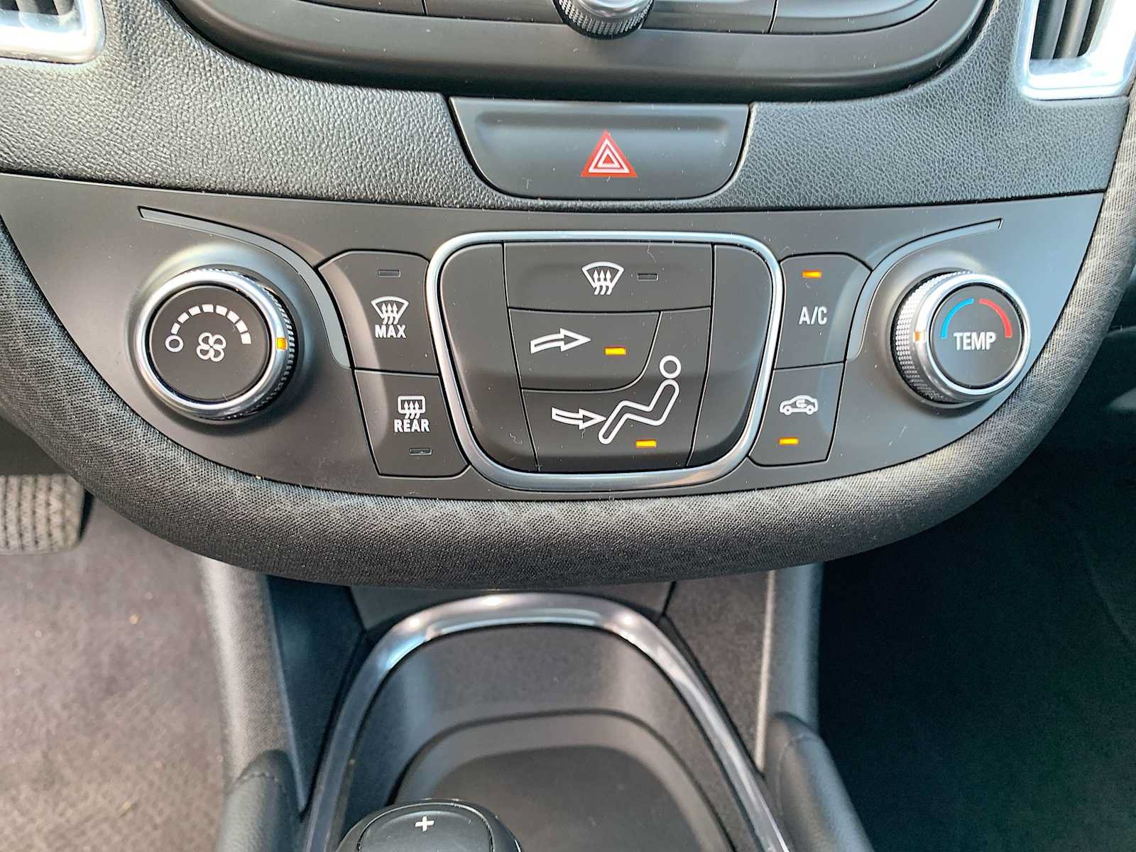 Certified 2018 Chevrolet Malibu LT w/ Redline Edition FWD image 17