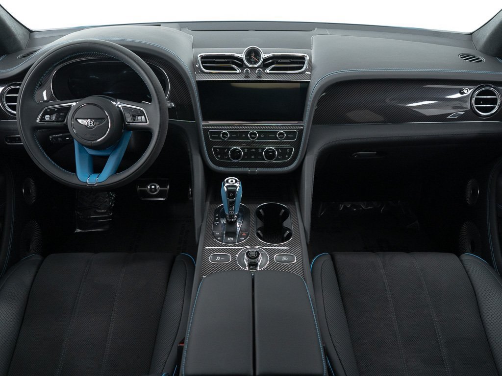 Certified 2025 Bentley Bentayga AWD/4WD image 28