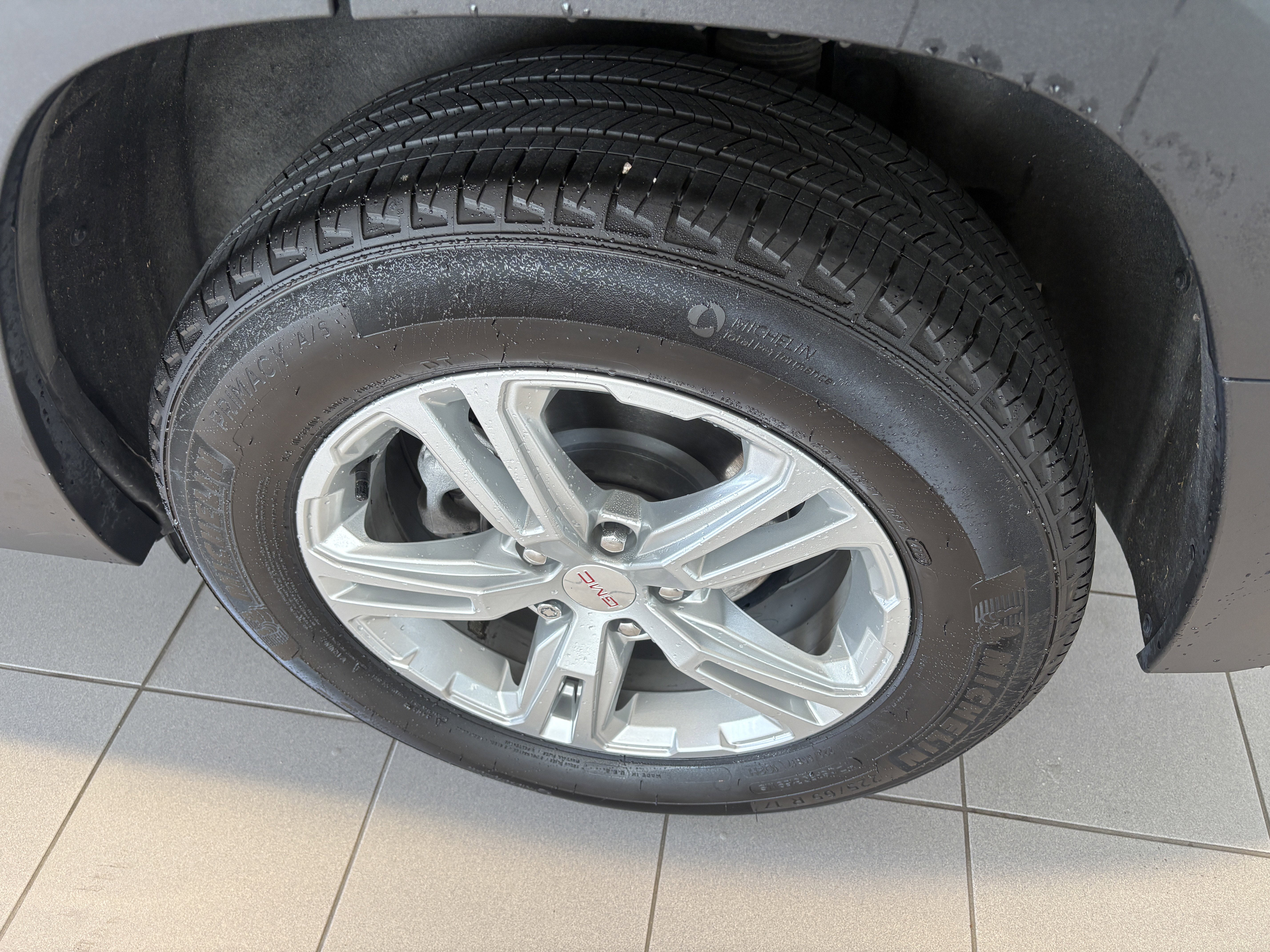 Used 2024 GMC Terrain SLE w/ Driver Convenience Package image 6